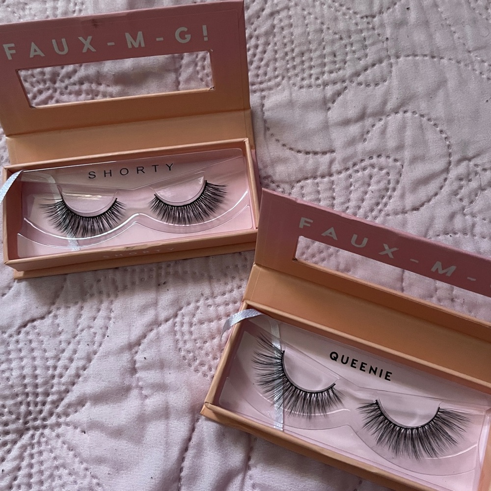 Black False Eyelashes for Dramatic Makeup